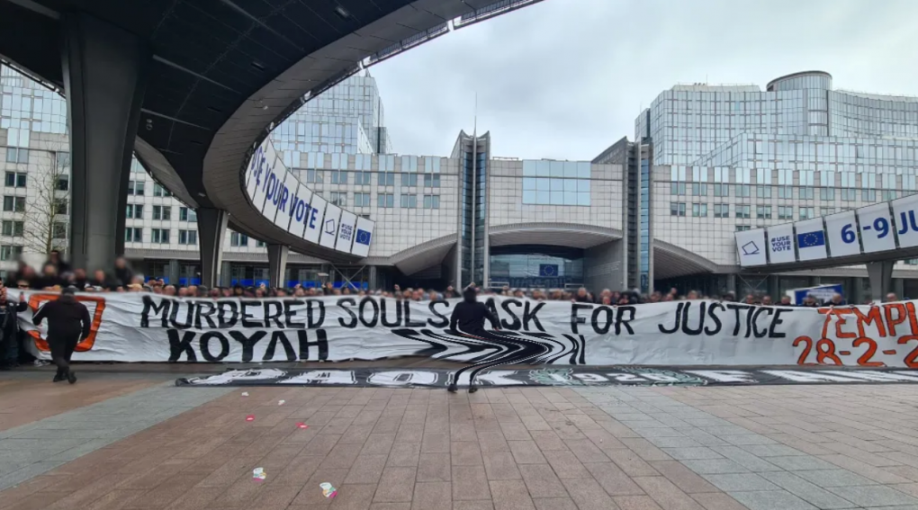Χαμός από ΠΑΟΚτσήδες στο Ευρωκοινοβούλιο για τα θύματα των Τεμπών