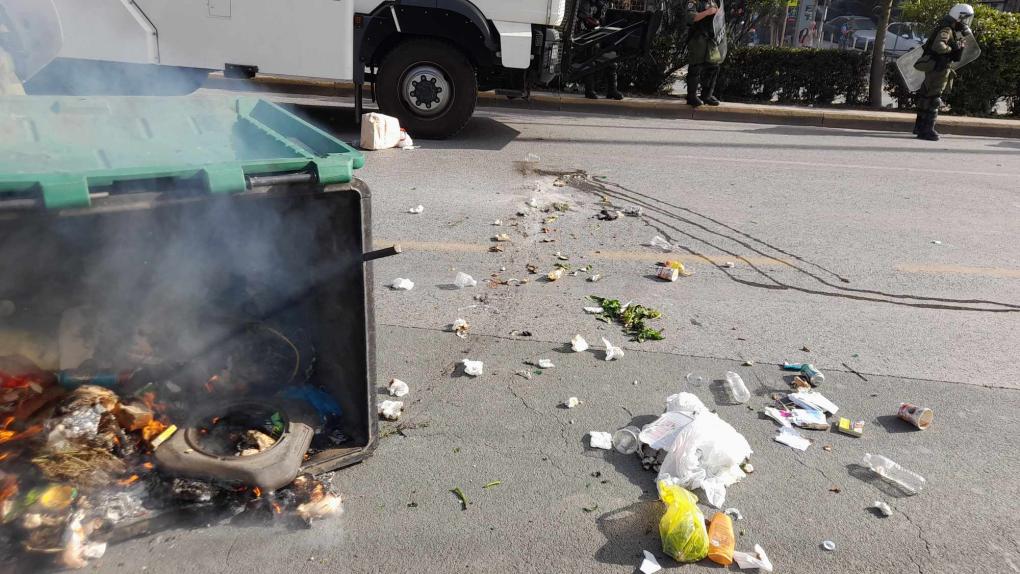 Φωτογραφία για: Οργή στο συλλαλητήριο οπαδών του Παναθηναϊκού: Επεισόδια κοντά στο γήπεδο (video) 2 att.aJ2fPvPmFode GT 0fFE kgcQ6RRfeUllyR66Uc7QhY