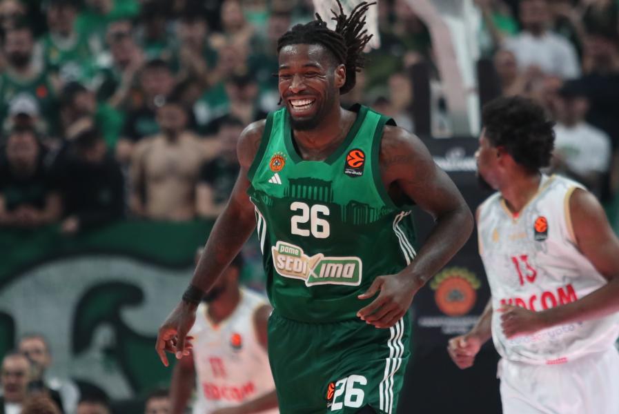 Ο Λεσόρ βρήκε και πάλι το χαμόγελο του και ο Παναθηναϊκός τον σέντερ που του έλειπε