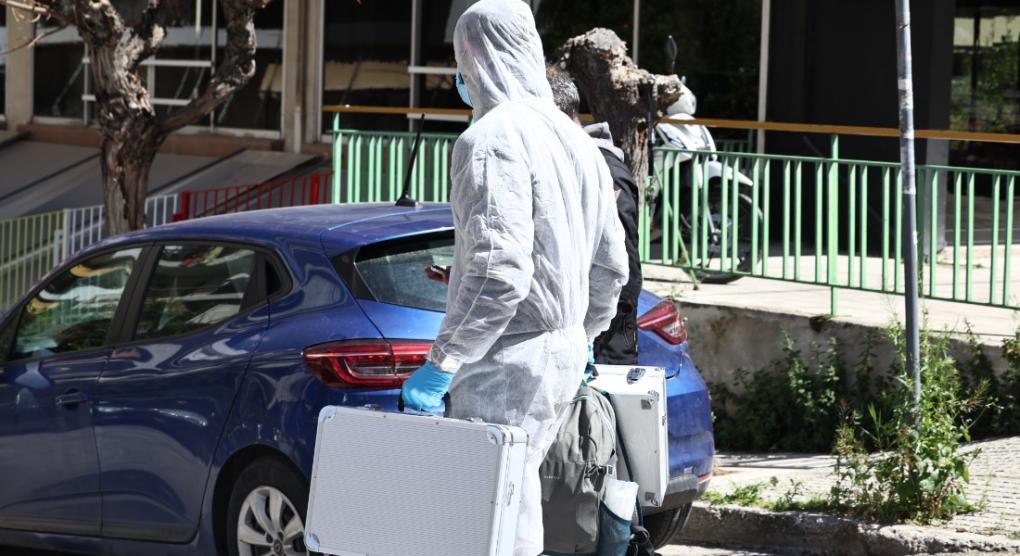 Ζωγράφου: Ποινική δίωξη για ανθρωποκτονία από πρόθεση στον 54χρονο – Απροσδιόριστα τα αίτια θανάτου μητέρας και αδερφής