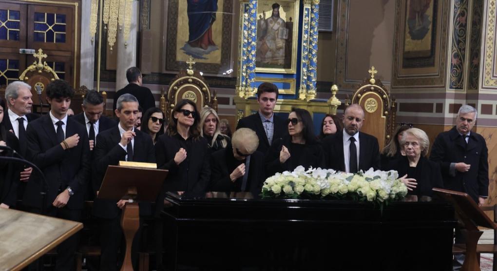 Μαρινέλλα: Σε οικογενειακό κύκλο το ύστατο χαίρε στο νεκροταφείο Κηφισιάς