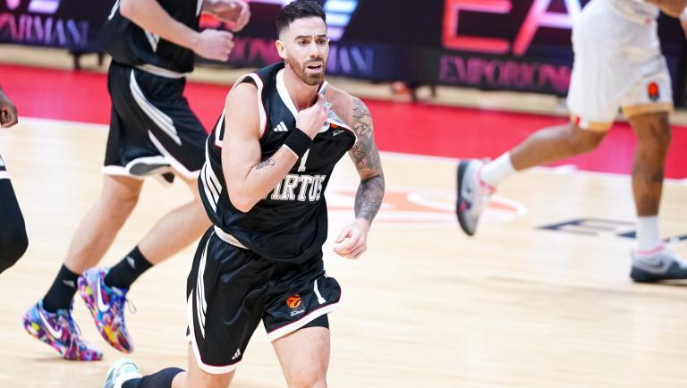 Μάρτυρας στην υπόθεση με την σύλληψη του Βιλντόζα: «Το ασθενοφόρο μπλόκαρε το αμάξι του παίκτη πάνω σε διάβαση πεζών»