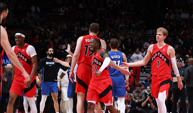 Οι Ράπτορς ισοπέδωσαν τους Μάτζικ και «κλειδώνουν» την επιστροφή στα playoffs