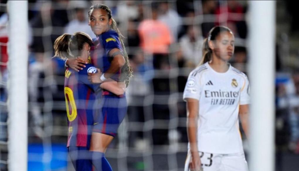 Εντυπωσιακή εξάρα της Μπαρτσελόνα εναντίον της Ρεάλ και αγκαλιά με τα ημιτελικά