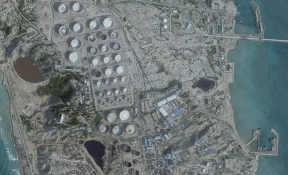 Το Ιράν «θωρακίζει» το νησί Χαργκ για να προστατευθεί από πιθανή χερσαία επίθεση των ΗΠΑ