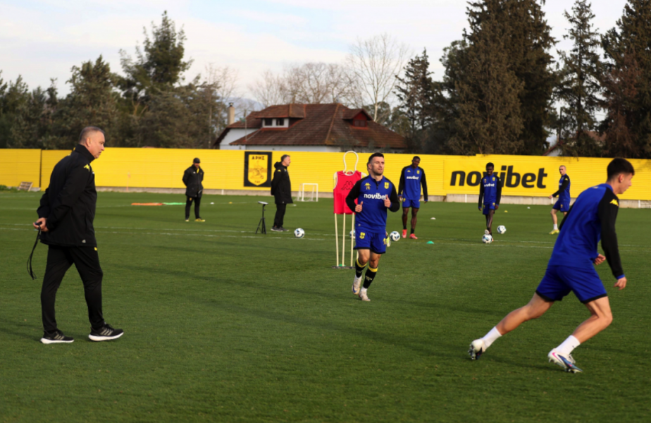 Άρης: Ασκήσεις ενεργοποίησης, παιχνίδια διατήρησης μπάλας και τακτική