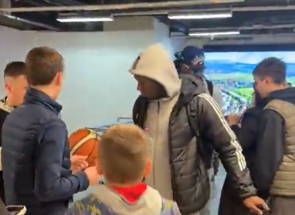 Υποδοχή στην αποστολή του Παναθηναϊκού στο Σεράγεβο (vid)