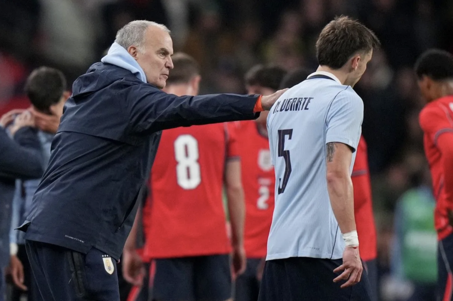 Αγγλία – Ουρουγουάη: Μπέρδεμα με τις κάρτες και τον Ουγκάρτε – Γιατί τελικά δεν αποβλήθηκε! (vid-pic)