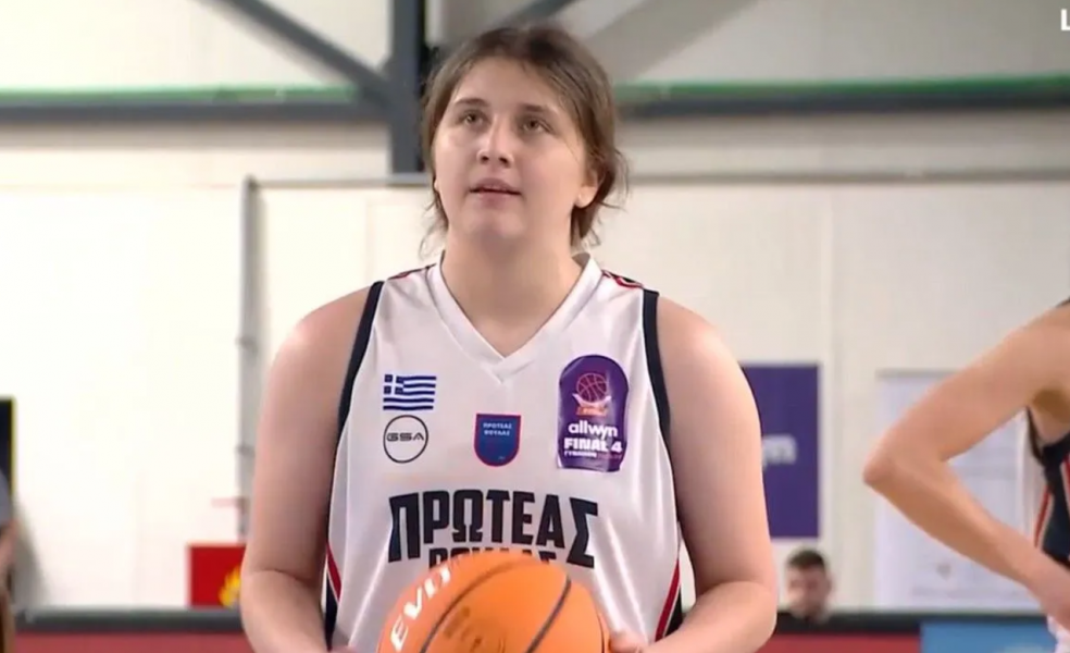 Έγινε φάουλ με εντολή της Καλτσίδου στην 17χρονη Αράπογλου και αυτή σκόραρε με βολές στον τελικό (vid)