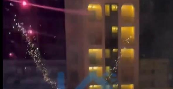 Δεν τους άφησαν σε ησυχία: Κοσοβάροι πετούσαν πυροτεχνήματα όλο το βράδυ στο ξενοδοχείο της Τουρκίας πριν τον «τελικό» τους! (vid)