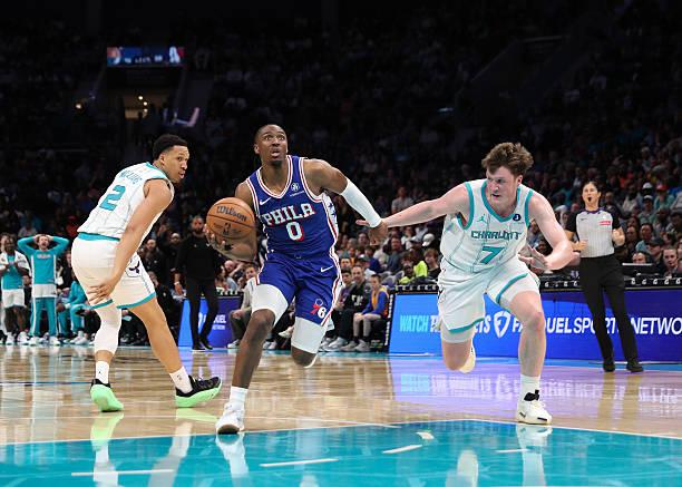 Οι Σίξερς απέδρασαν από την Σάρλοτ με διπλό για playoffs