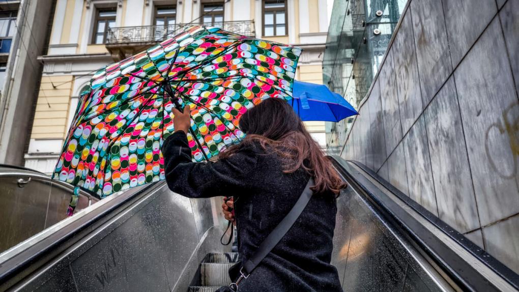 Κακοκαιρία Erminio: Πως θα κινηθεί τις επόμενες ώρες - Μπαράζ μηνυμάτων από το 112