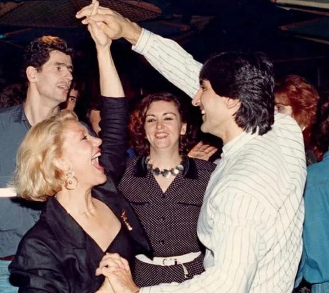 Το ξεχωριστό «αντίο» του Άρη Betsson στην Μαρινέλλα και σύνδεσή της με τον «Αυτοκράτορα» (vid)