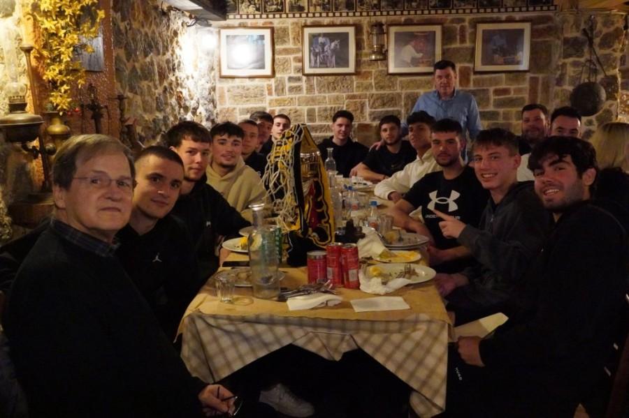 Στη γιορτή της ΑΕΚ για την κατάκτηση του πρωταθλήματος Εφήβων της ΕΣΚΑ ο Νικολόπουλος