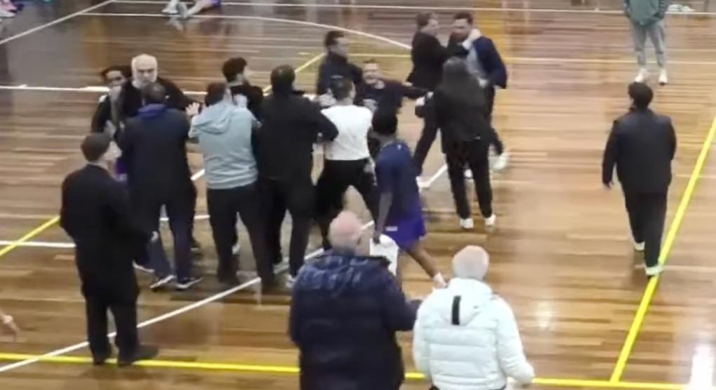 Χαμός στο Αμύντας-Ανόρθωση: Ένταση και ξύλο μετά το φινάλε (vid)