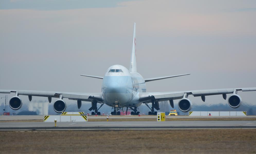 Ο Εμίρης του Ντουμπάι είναι τόσο πλούσιος, που έχει ένα Boeing 747 μόνο για να μεταφέρει άλογα...