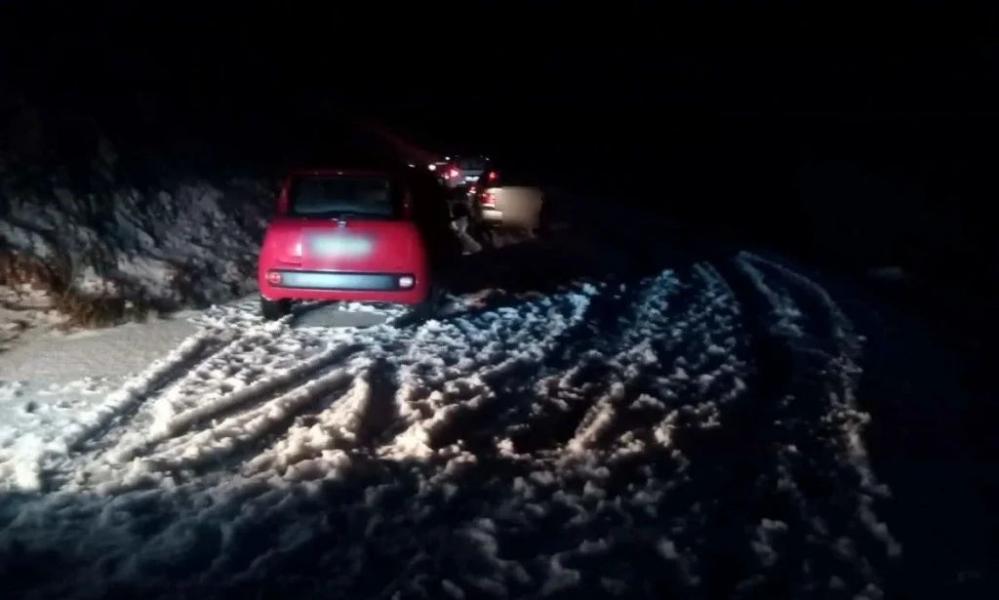 Ιωάννινα: «Άσπρισε» το Πάπιγκο από το χαλάζι - Αυτοκίνητο έπεσε σε γκρεμό