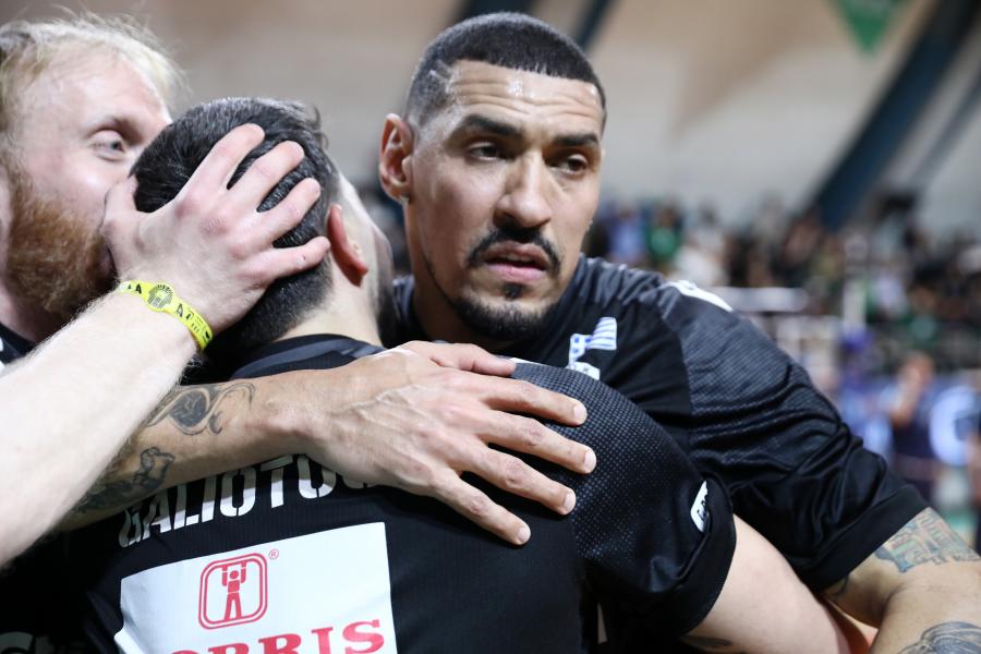 Αίμα, δάκρυα και ιδρώτας