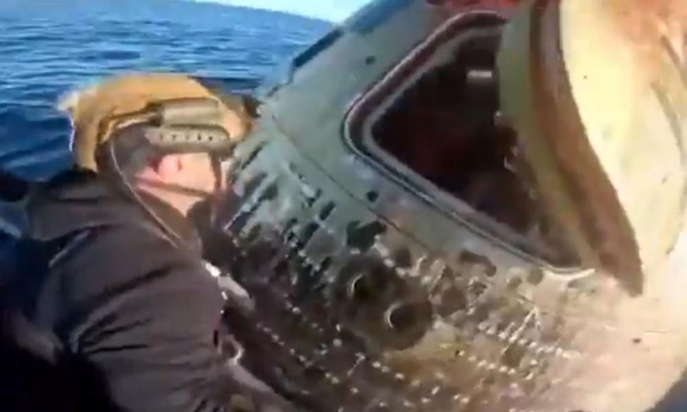 Artemis II: Η στιγμή που οι 4 αστροναύτες πέφτουν στον Ειρηνικό και ανοίγουν την κάψουλα Orion (vid)