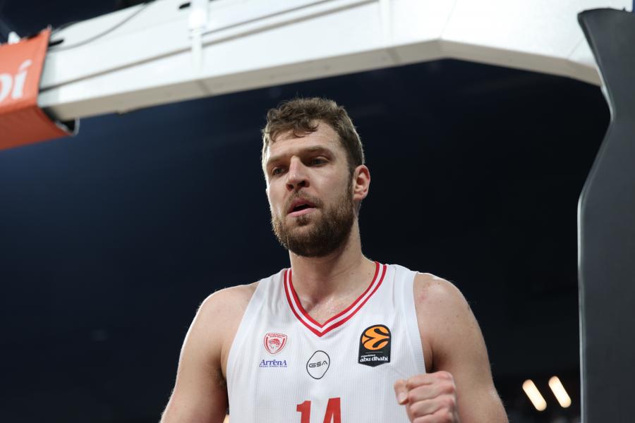 Η κριτική των παικτών του Ολυμπιακού: Κυρίαρχος ο Βεζένκοφ, πολύτιμος ο Χολ