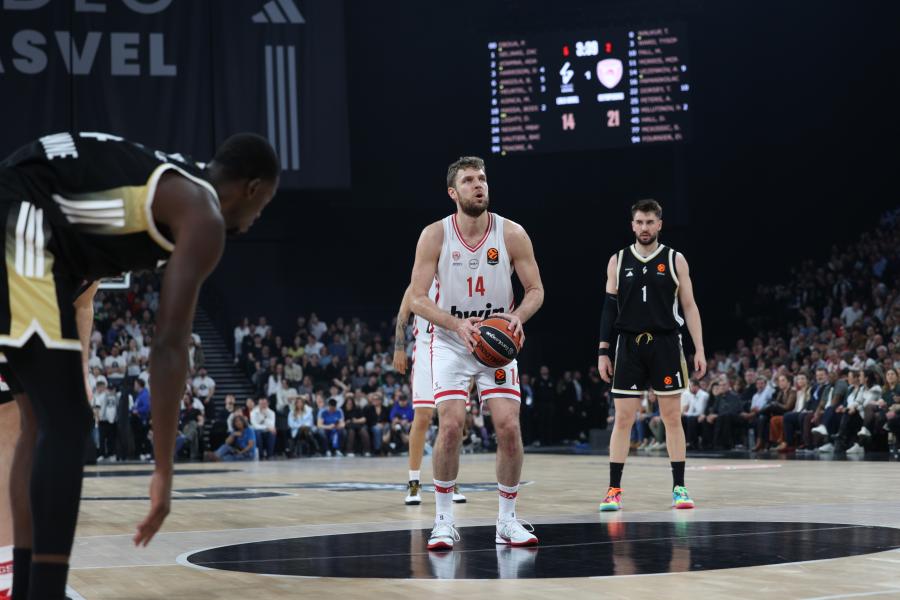 Βεζένκοφ: «Θέλουμε το πλεονέκτημα έδρας στο τέλος»