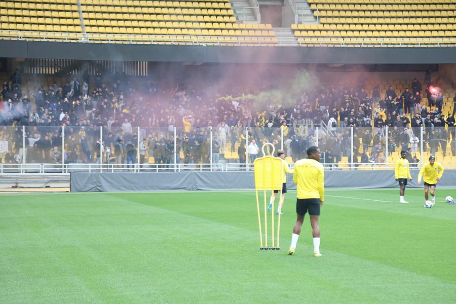 ΑΕΚ: Αποθέωση και «ντόπες» για Νίκολιτς-ποδοσφαιριστές, ο κόσμος ζήτησε νίκη στο Φάληρο! (pics-vid)