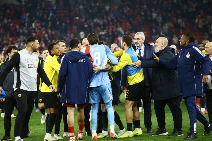 Οι αντιδράσεις στο «Γ. Καραϊσκάκης» για το VAR που έκρινε το ντέρμπι (vid)