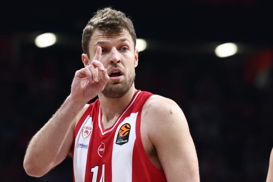 Βεζένκοφ: «Υπάρχουν χρονιές που τερματίζαμε πρώτοι και στο τέλος δεν καταφέρναμε τίποτα»