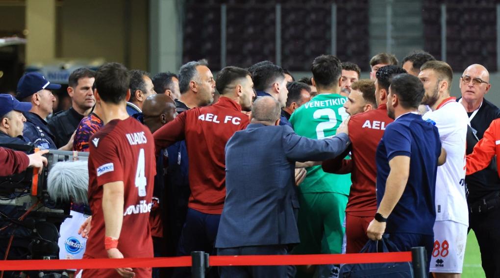 ΑΕΛ - Πανσερραϊκός: Μεγάλη ένταση στην λήξη του ημιχρόνου (vid)