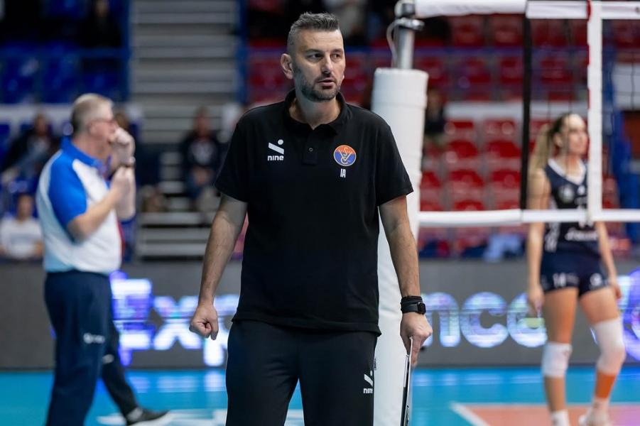 Ο βασιλιάς στο θρόνο του