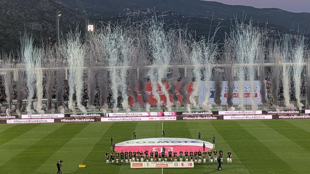 Γιώργος Σαββίδης και Μπούσης έδωσαν το σύνθημα: Αγκάλιασαν τους παίκτες πριν την σέντρα του τελικού (vid)