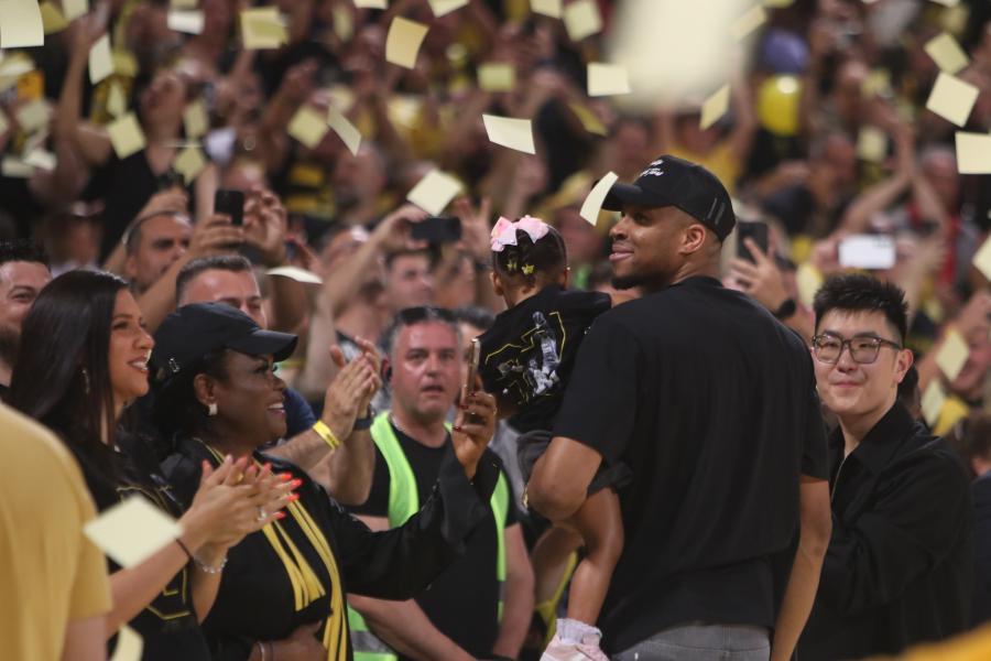 Το κιτρινόμαυρο πάρτι με Γκάλη, Γιάννη, Θανάση και Σιάο στο Παλέ (vid)