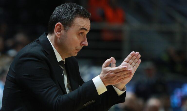 Μπούτσκος: «Υποκλίνομαι στους παίκτες μου» - Τι είπε για τον Ταϊρί ενόψει Μούρθια