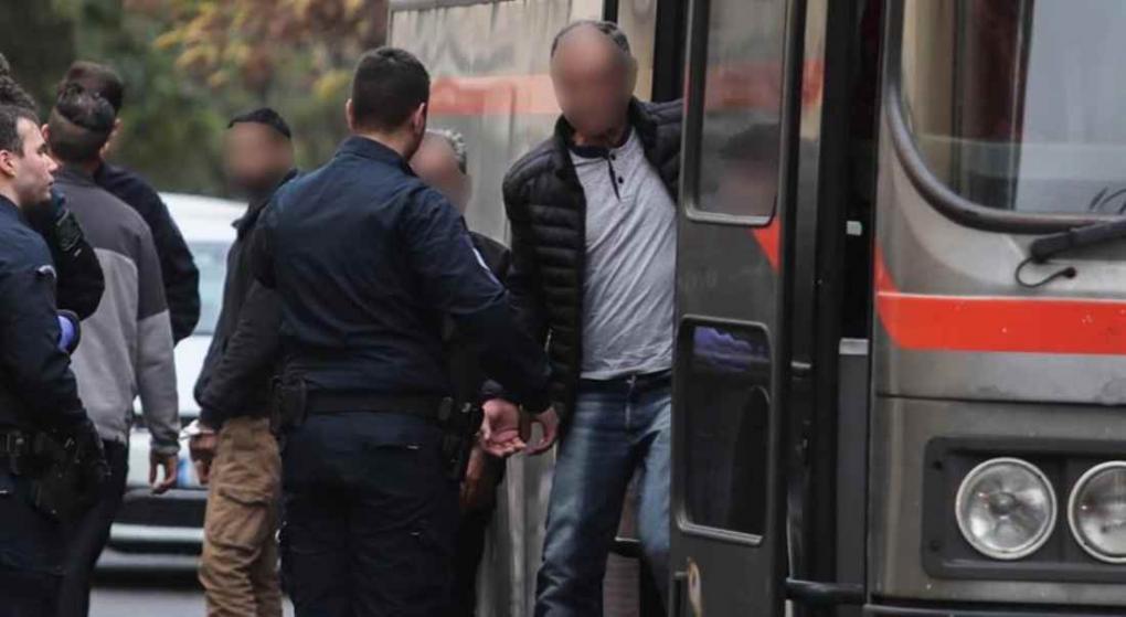 Σοκάρει η κατάθεση της μητέρας για τον αστυνομικό της Βουλής: «Αναγκαζόμουν να τον υπακούσω»