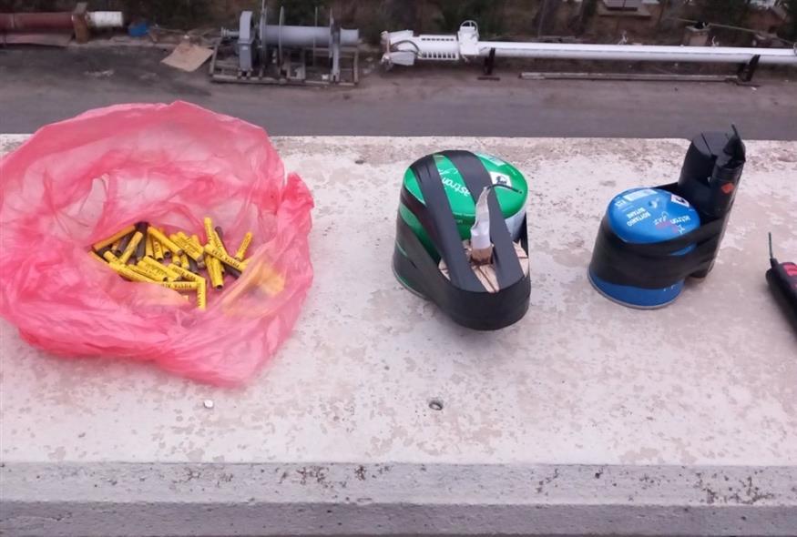 Πειραιάς: Ανήλικοι σε πατίνι πέταξαν κροτίδα σε εν κινήσει λεωφορείο με αστυνομικούς