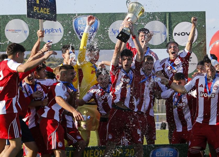 Φινάλε γεμάτο συγκινήσεις στο Elite Neon Cup: Ο Ολυμπιακός συνέχισε την παράδοση, η Ρόμα «χάλασε» το νταμπλ