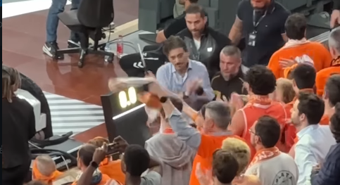 To χειροκρότημα και τα συγχαρητήρια του Γιαννακόπουλου στους οπαδούς της Βαλένθια (vid)