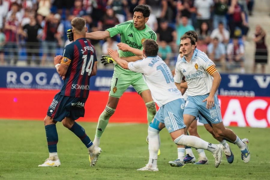 Επικό μπουνίδι από τον τερματοφύλακα της Σαραγόσα! (vid)