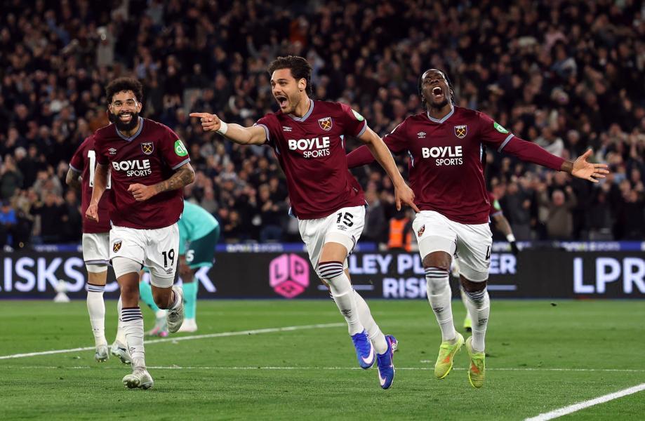 Ο Μαυροπάνος «χτύπησε» ξανά με κεφαλιά και έδωσε προβάδισμα στη Γουέστ Χαμ (vid)