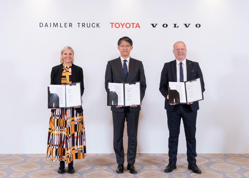 Γιγαντιαία συμμαχία Toyota-Daimler-Volvo!