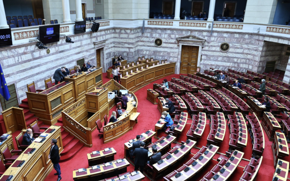 «Να τα βάλουμε στους δικούς μας»: Τι αποκαλύπτουν διάλογοι στη δικογραφία για τον ΟΠΕΚΕΠΕ