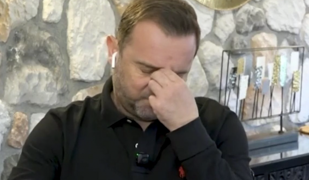 «Λύγισε» ο Νίκος Πλακιάς για τα κορίτσια του: «Πάντα αυτές οι θέσεις στο τραπέζι θα είναι αδειανές»