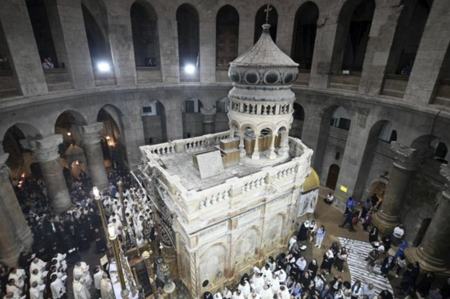 Άγιος Φως: Στα Ιεροσόλυμα η ελληνική αποστολή – Πότε φτάνει στην Ελλάδα