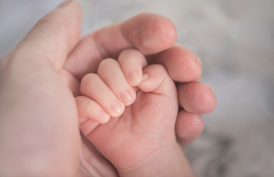 Θεσσαλονίκη: Συνελήφθησαν 48χρονος και 20χρονη για περίεργη υπόθεση ψευδούς δήλωσης πατρότητας