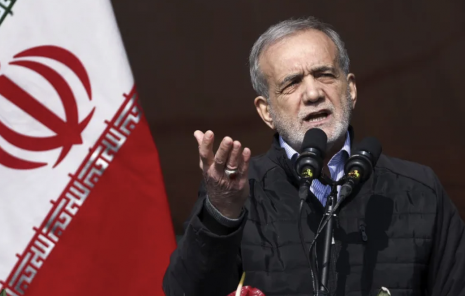 Πεζεσκιάν κατά Τραμπ για το πυρηνικό ζήτημα: «Ποιος είναι αυτός για να στερήσει τα δικαιώματα ενός έθνους;»