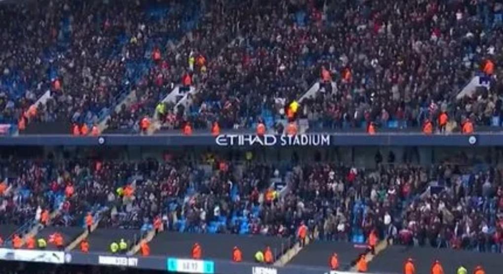 Η αποχώρηση των οπαδών της Λίβερπουλ με συνθήματα για Αλόνσο