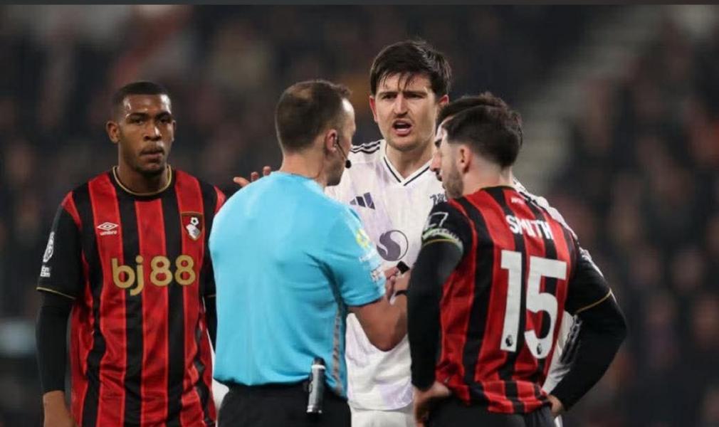 Μία αγωνιστική και πρόστιμο για τον Χάρι Μαγκουάιρ μετά την αποβολή