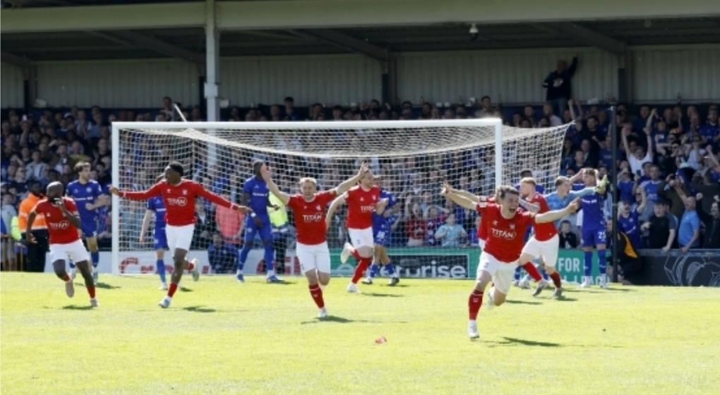 Απίστευτο φινάλε στην Αγγλία: Ισοφάριση στο 90+13’ και άνοδος μέσα στο χάος