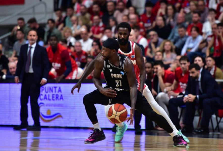 Μπέβερλι: «Όλα τα εύσημα πηγαίνουν στον προπονητή μας»