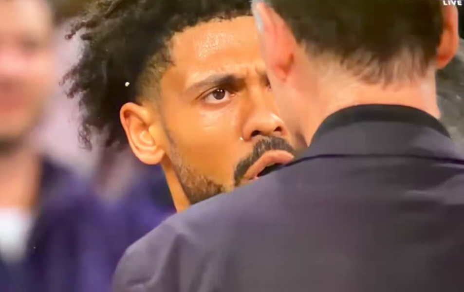 Ένταση με Μπαρτζώκα και Ντόρσεϊ στον πάγκο του Ολυμπιακού (vid)